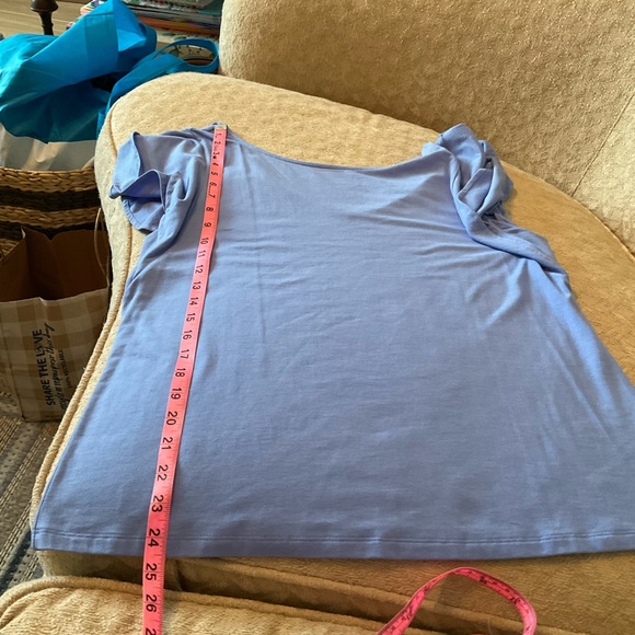 Lilly Pulitzer Flutter Sleeve Tee with Deep Vneck Large - Picture 5 of 5